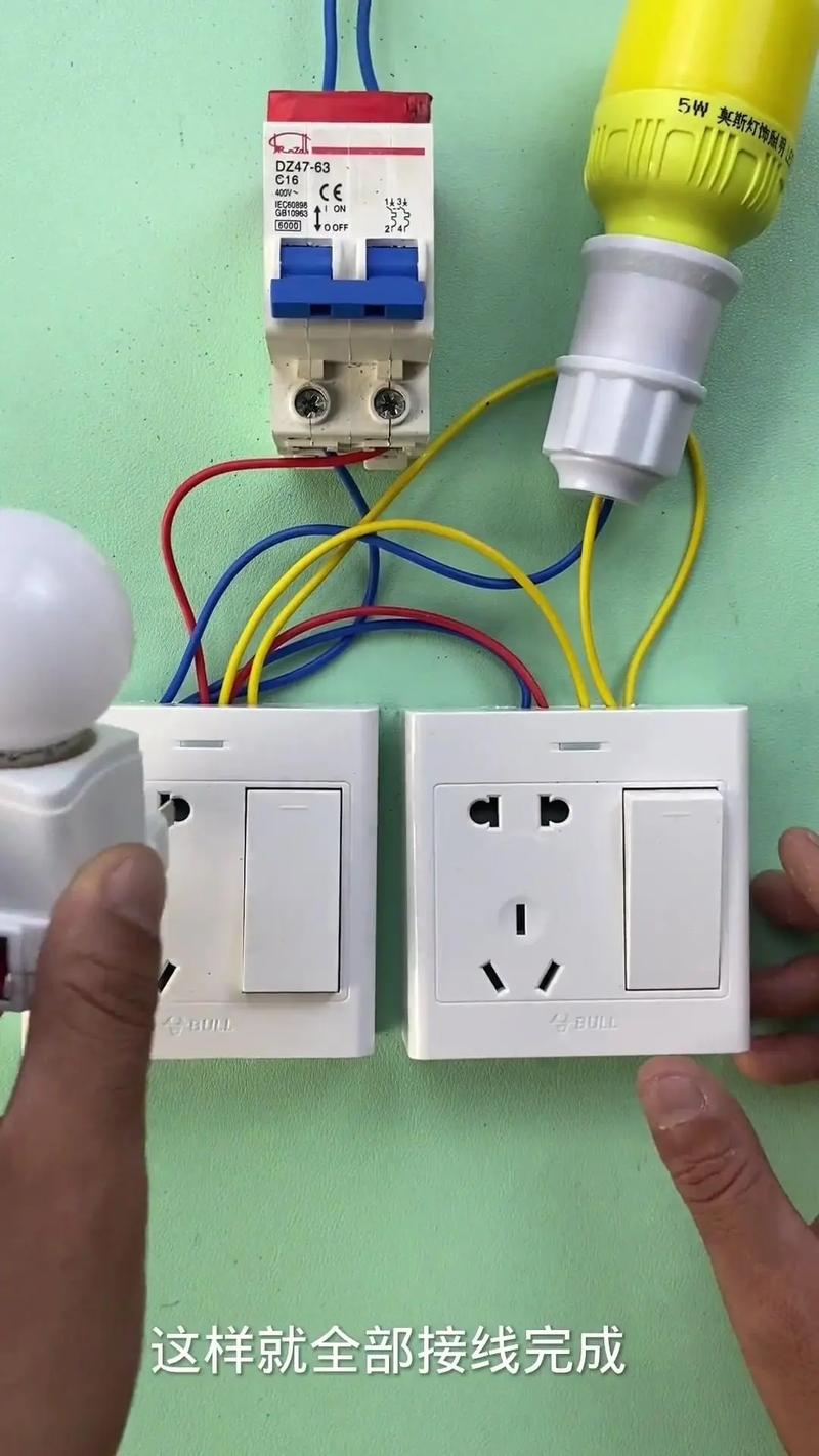 一開(kāi)五孔雙控接線方法詳解.1首先,用測(cè)電筆區(qū)分零火線